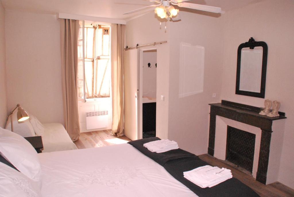 La Maison Au Puits Cordes-sur-Ciel Room photo